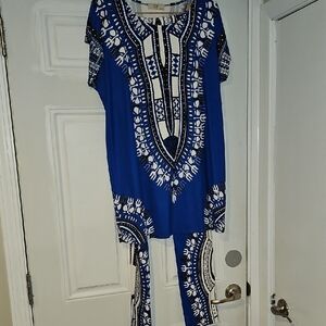 Blue and White Patterned Women's Leggings Set